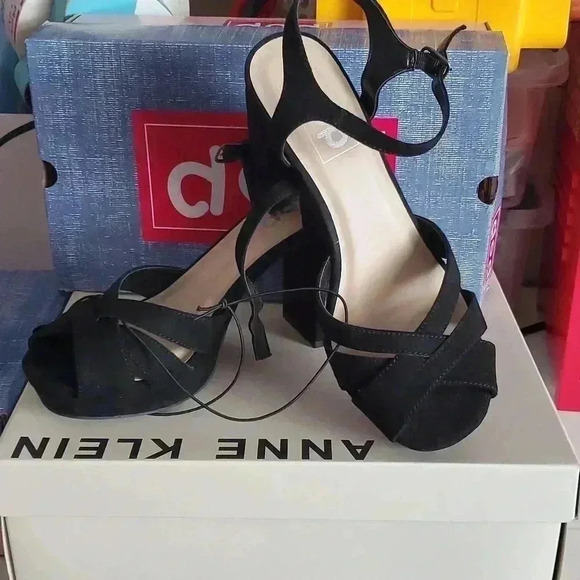 ☆☆☆POP Garcelle black heels size 7 & 9.5 available - Picture 6 of 7